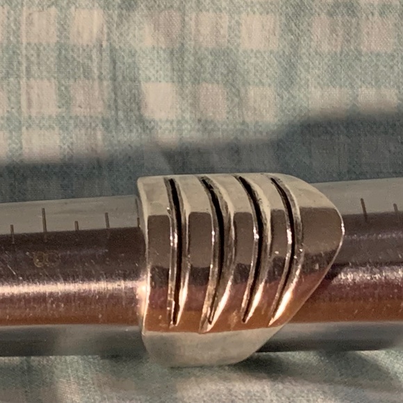 Mexican Sterling Silver ..heavy ring.  sz 9.. - Picture 4 of 4